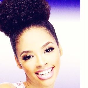 Natural pony tail. One size fits all.